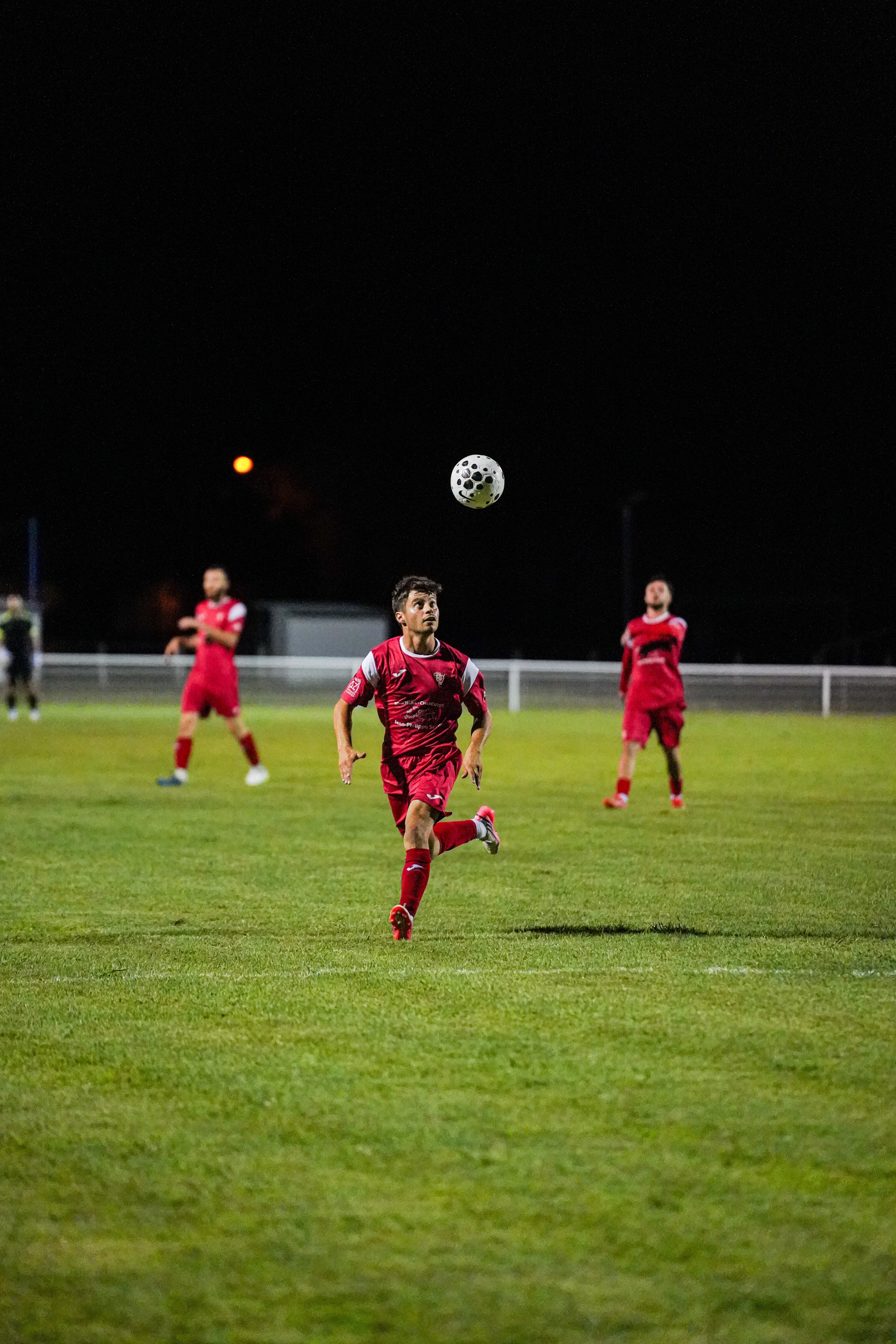 ASSA Pays du Dropt – football – passe le long de la ligne de touche