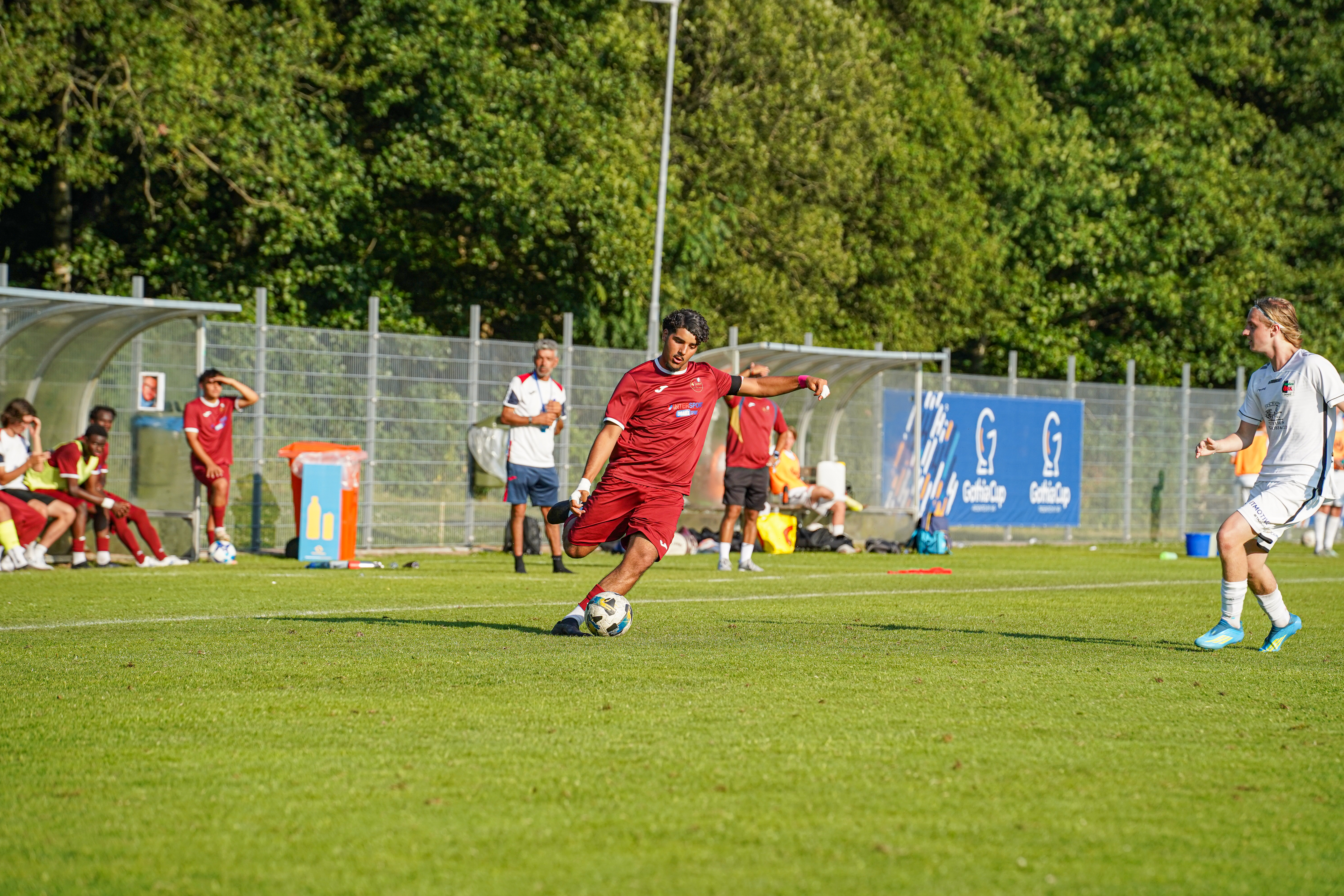 Gothia Cup 2026 – GOE47 – passe en retrait devant le banc de touche