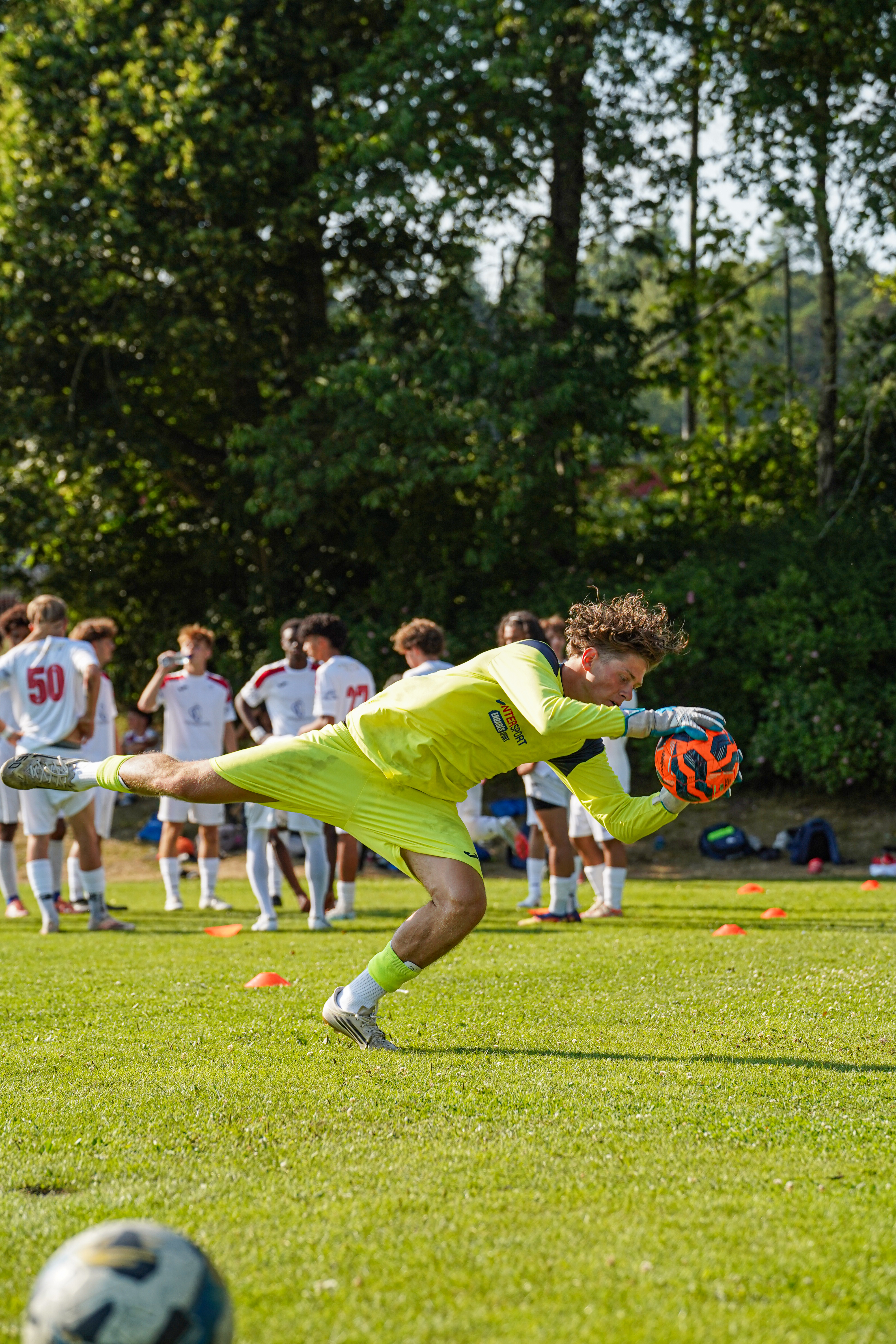 Gothia Cup 2026 – GOE47 – le gardien capte le ballon à l'échauffement
